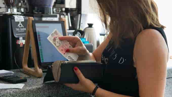 Tajné přirážky v restauracích: Znáte skryté taktiky podniků?